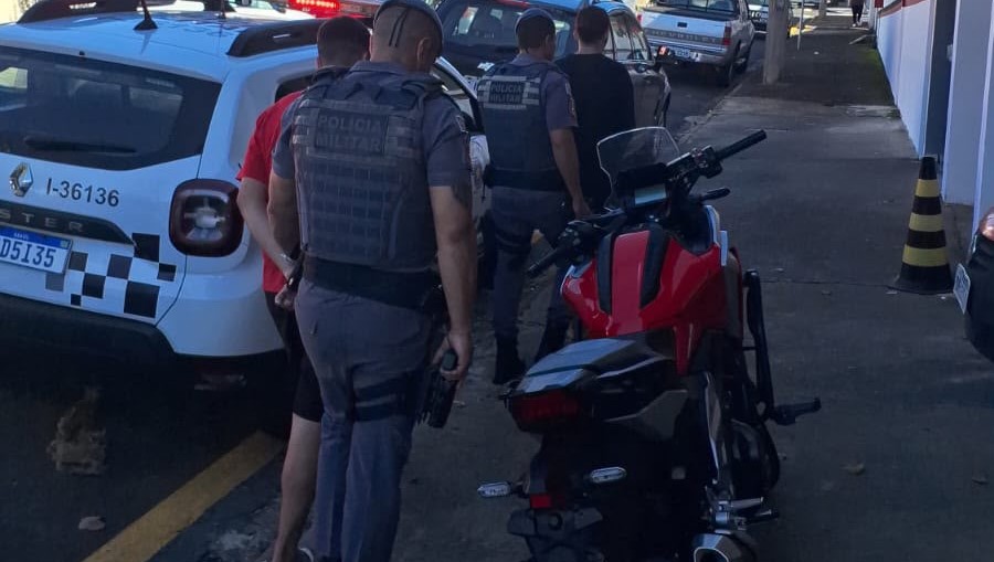 POLÍCIA MILITAR RECUPERA MOTOCICLETA ROUBADA DURANTE OPERAÇÃO IMPACTO EM LIMEIRA policia-militar-recupera-motocicleta-roubada-durante-operacao-impacto-em-limeira